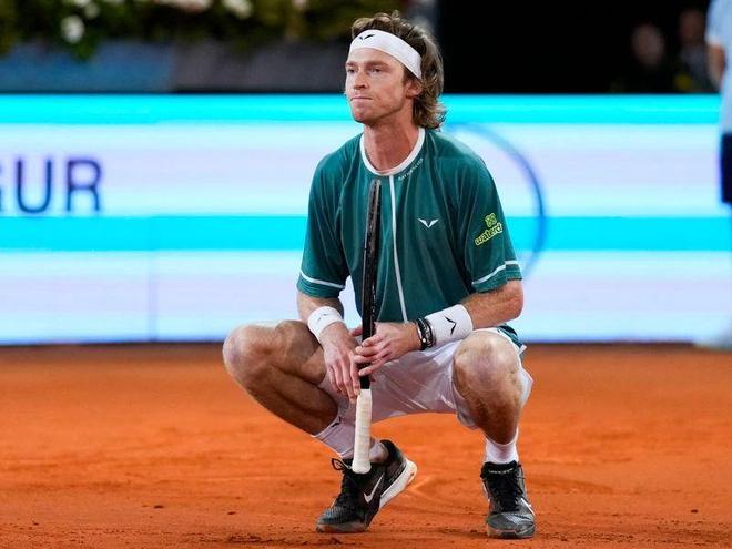 转会背后的 转会背后的